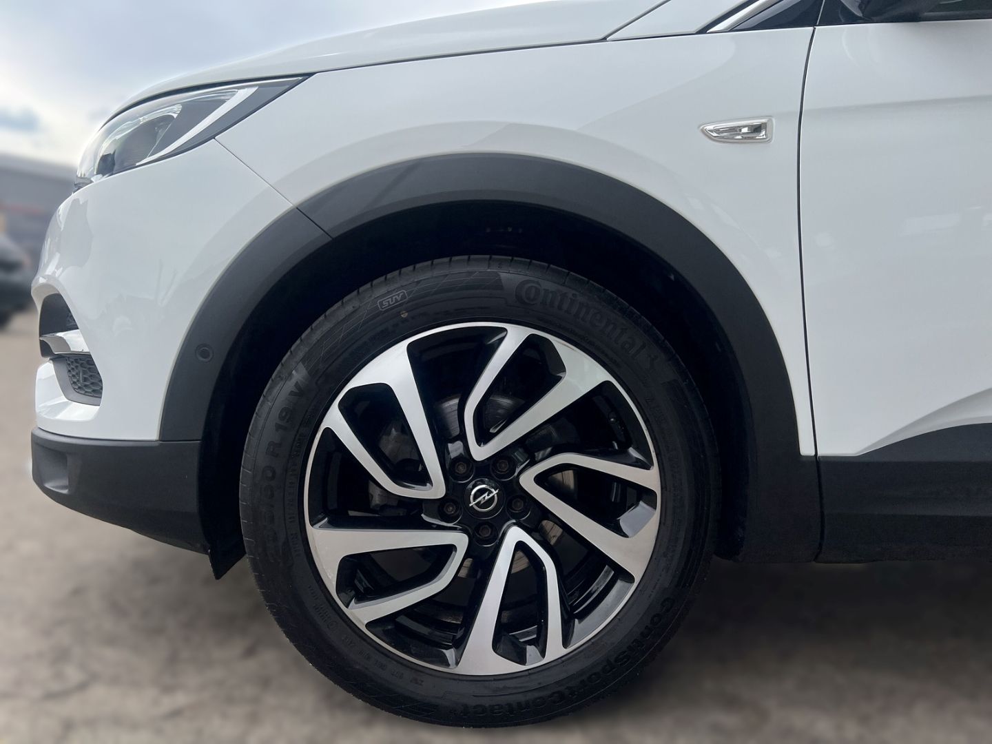 Fahrzeugabbildung Opel Grandland Ultimate 1.2 Turbo Navi Soundsystem 3