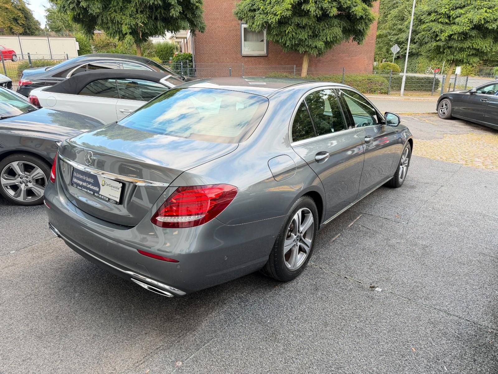 Mercedes-Benz E 220d Avantgarde AMBIENTE/LED/KAMERA/TOTWINKEL