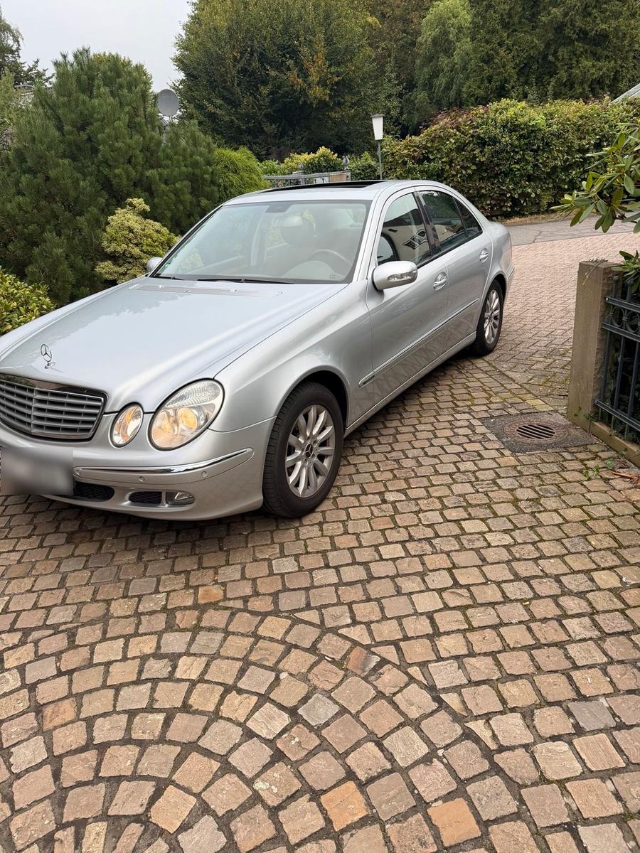Mercedes-Benz E 200