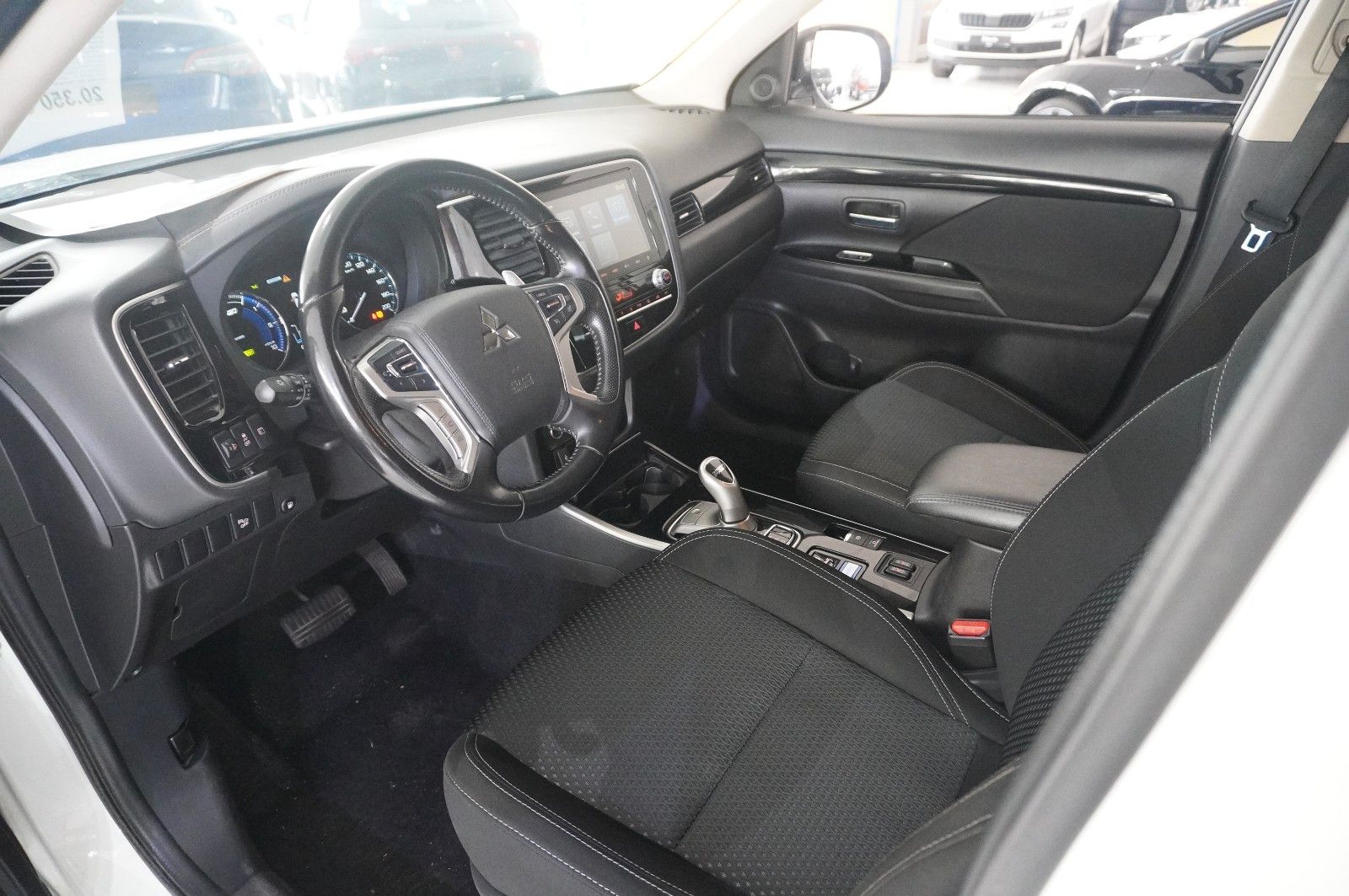 Fahrzeugabbildung Mitsubishi Outlander 2.4 PHEV 4WD NAVI/LED/KAMERA/DAB/AHK