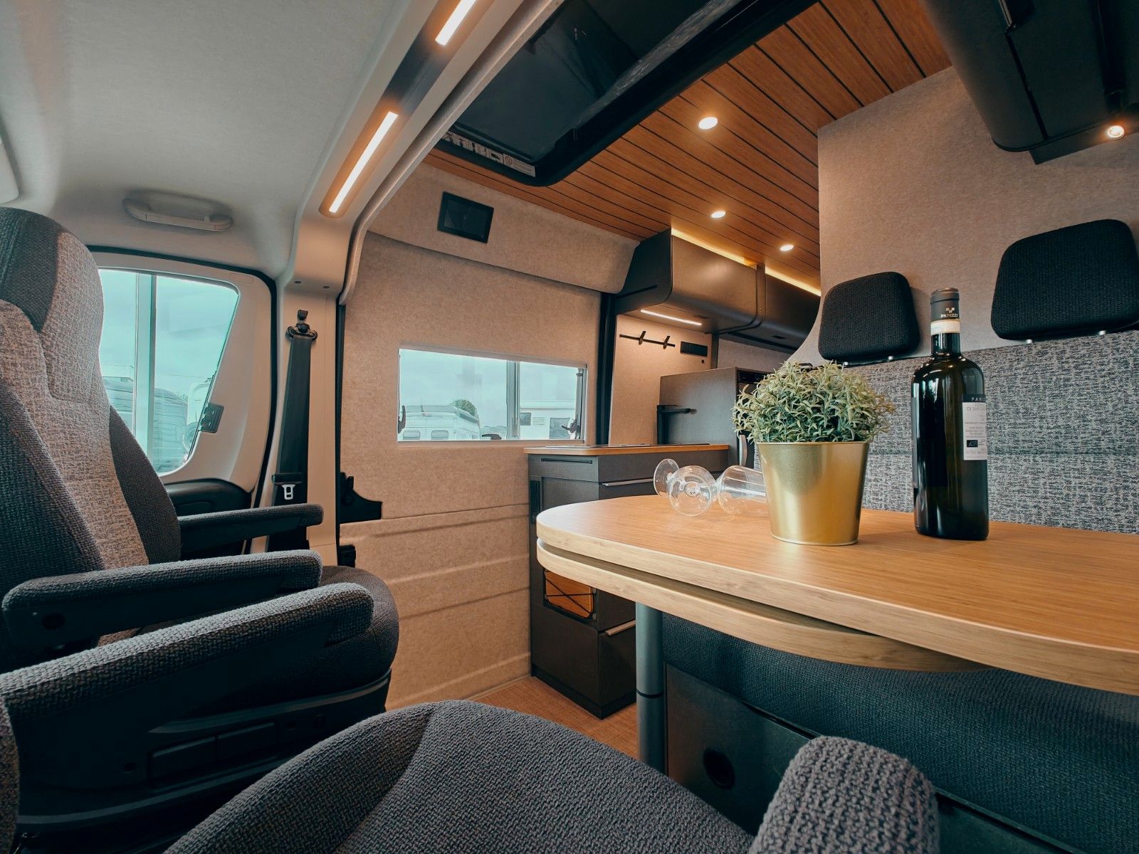 Fahrzeugabbildung HYMER / ERIBA / HYMERCAR HYMER REDWOOD 600 TRAIL 2026