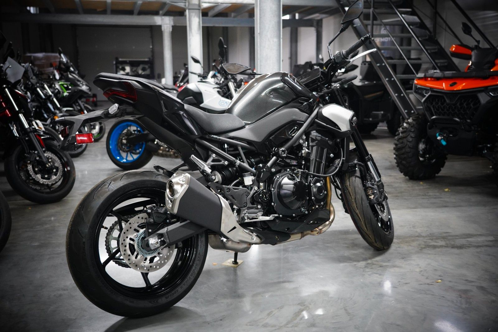 Fahrzeugabbildung Kawasaki Z900 2025 4 Jahre Garantie 70KW