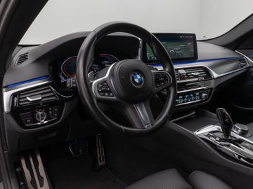 Fahrzeugabbildung BMW 520d xD M Sport Kamera DAB HiFi 4xKlima ACC Komf