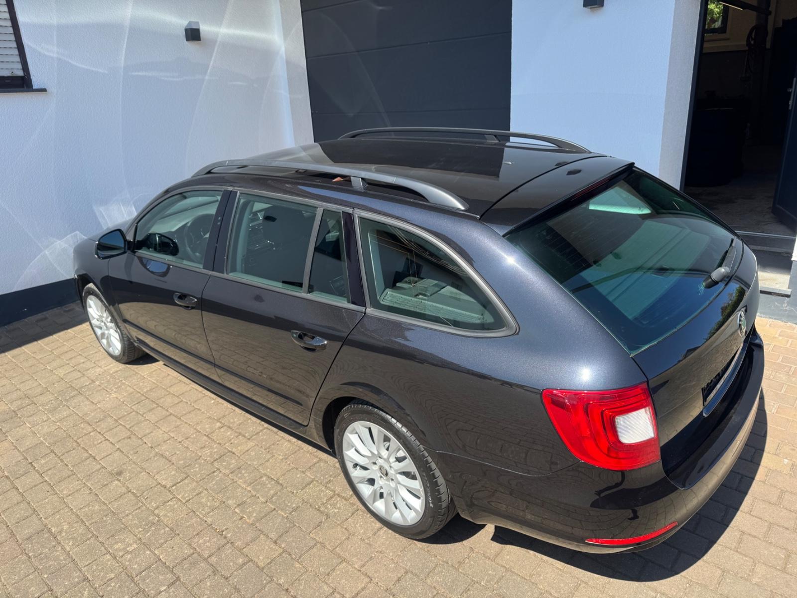 Skoda Superb Combi Active *1.Hand*Garantie*AHK*