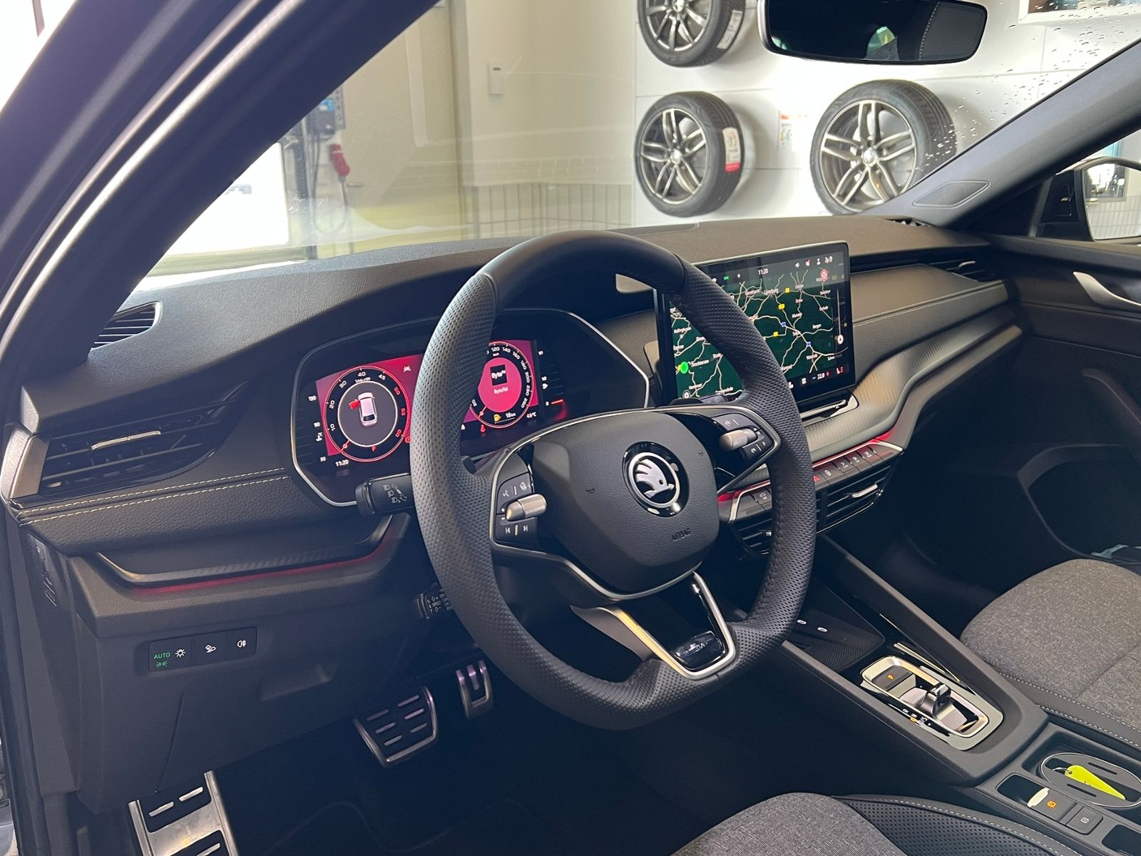 Fahrzeugabbildung SKODA Octavia Combi IV Sportline 2.0 TDI DSG *AHK, LED