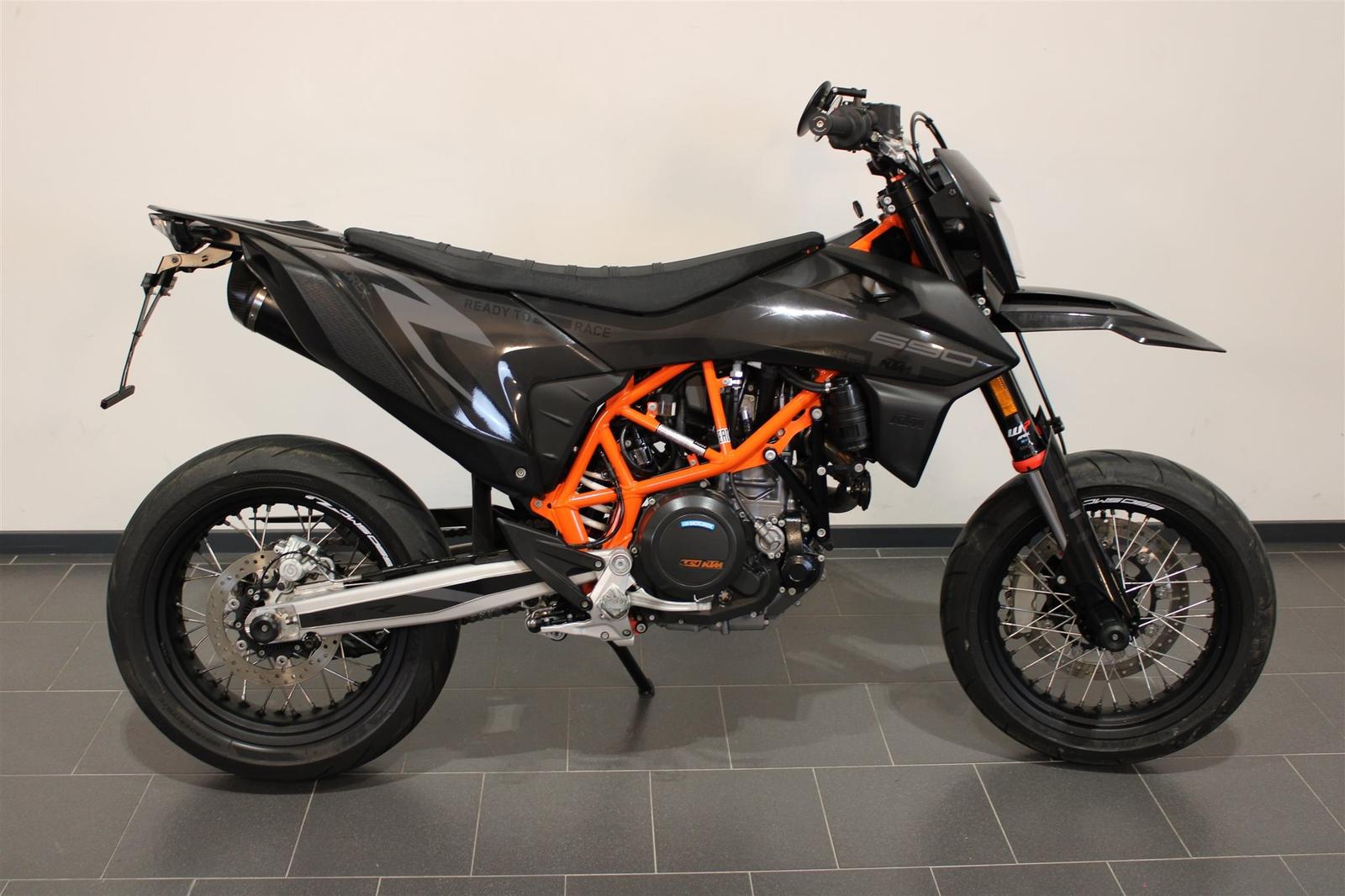 KTM 690 SMC R Modell 2023 / LeoVince / Dekorkit /