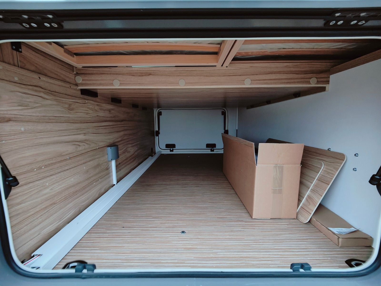 Fahrzeugabbildung HYMER / ERIBA / HYMERCAR Feeling 515 Elegance - SPRING SALE -