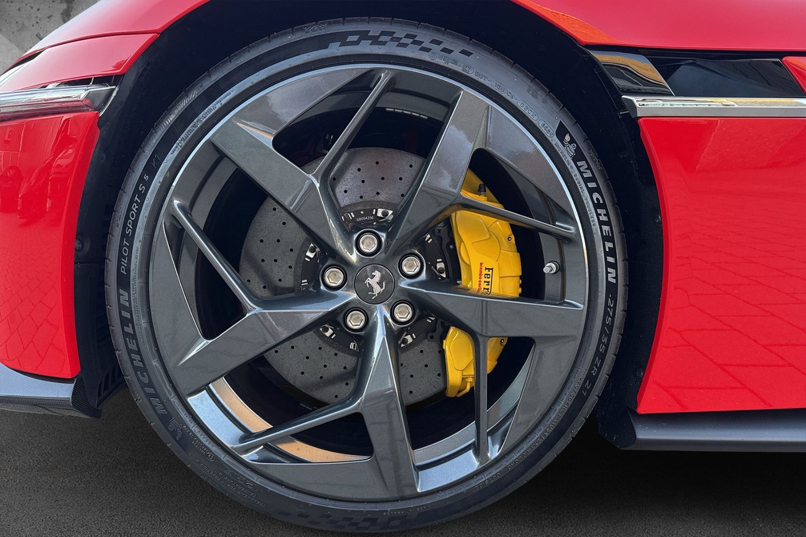 Fahrzeugabbildung Ferrari 12Cilindri*Racing seats*Display*Carbon*Lift*