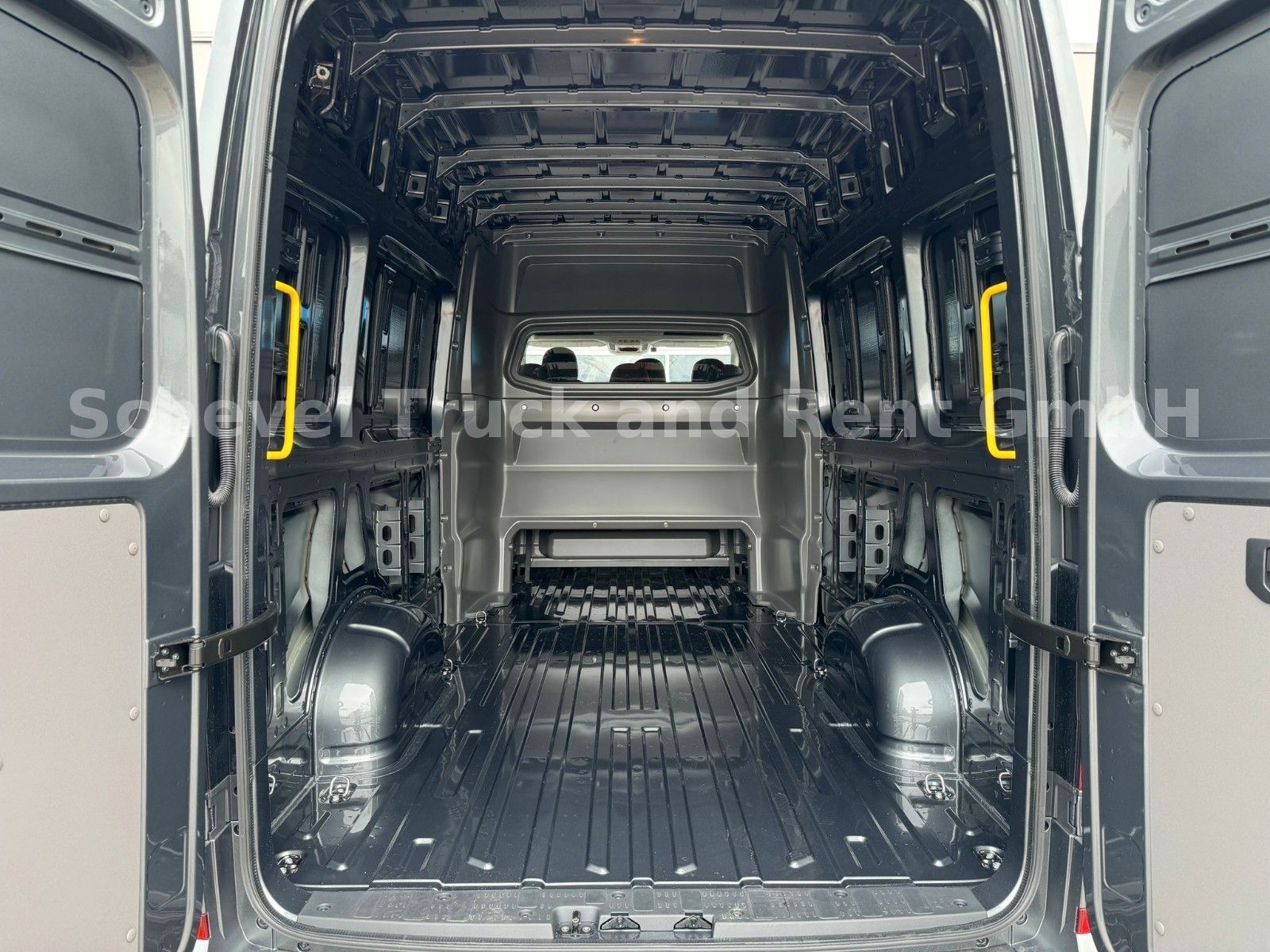 Fahrzeugabbildung MAN TGE 3.180 4x2F DOKA IndividualS AHK Leder