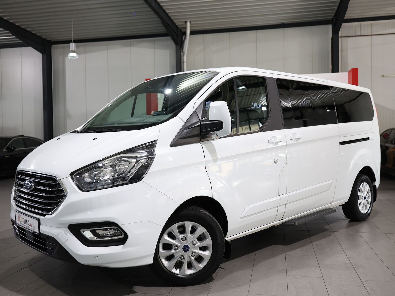 Ford Tourneo Custom 320 L2 TITANIUM SHUTTLE 9-SITZER foto 5