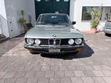 BMW 520i - BMW 520 Oldtimer mit Benzin-Antrieb