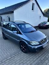 Opel Zafira 2.2l TDI - Opel Zafira aus 2004 mit Diesel-Antrieb