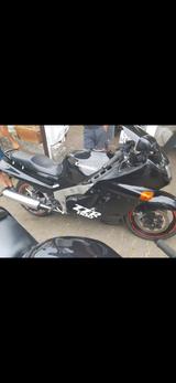 Kawasaki ZZR 1100  - KAWASAKI ZZR 1100