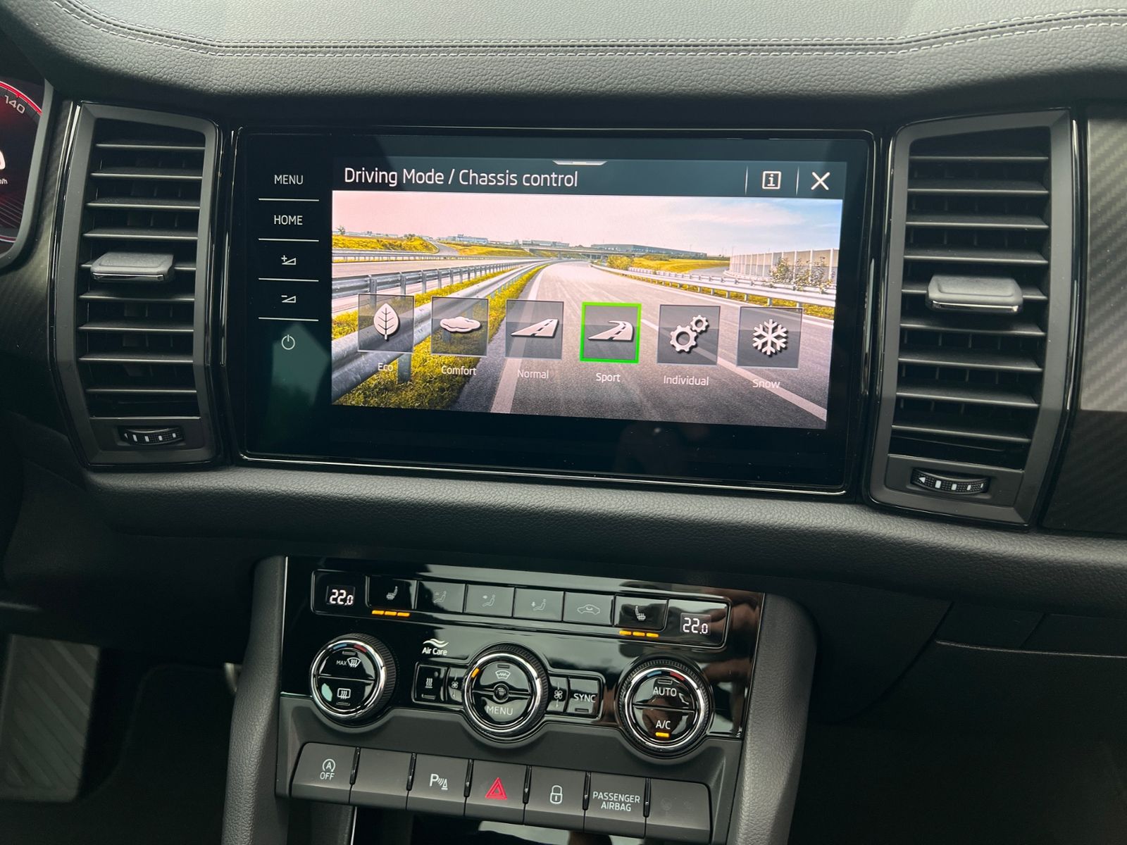 Fahrzeugabbildung SKODA Kodiaq Sportline 2.0 TDI DSG 4x4 *AHK,Pano,Stand