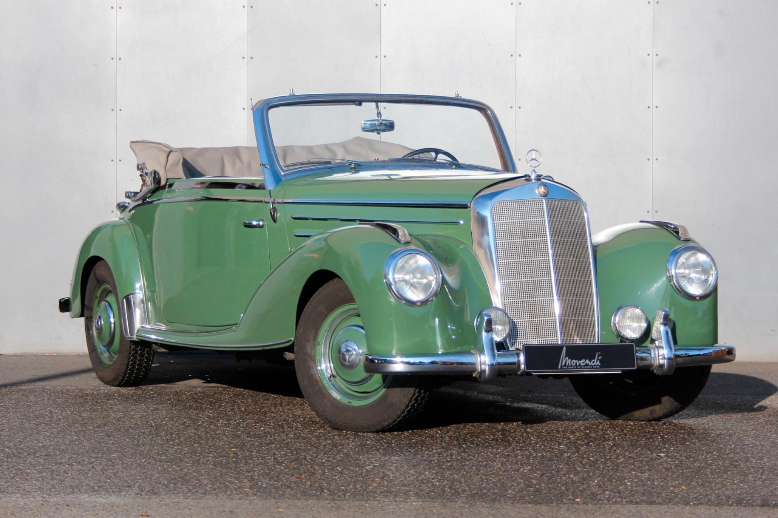Mercedes-Benz 220 A W 187, gewölbte Frontscheibe+Amaturenbrett