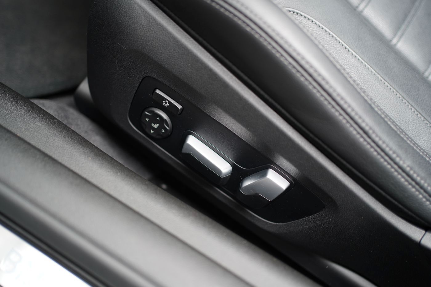 Fahrzeugabbildung BMW 420i Cabrio Open-Air Paket+DrivingAssist+Laserli