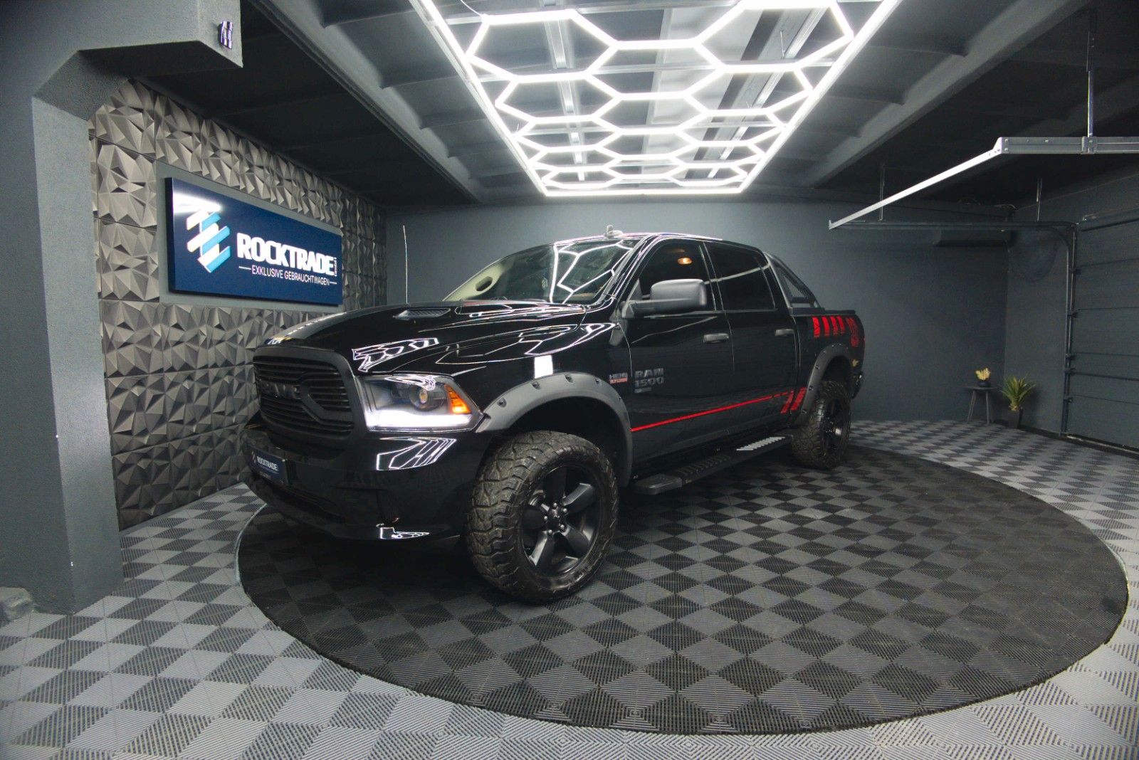 Fahrzeugabbildung Dodge RAM 5.7 V8 HEMI 4x4 OFFROAD Night-Paket *LED*AHK