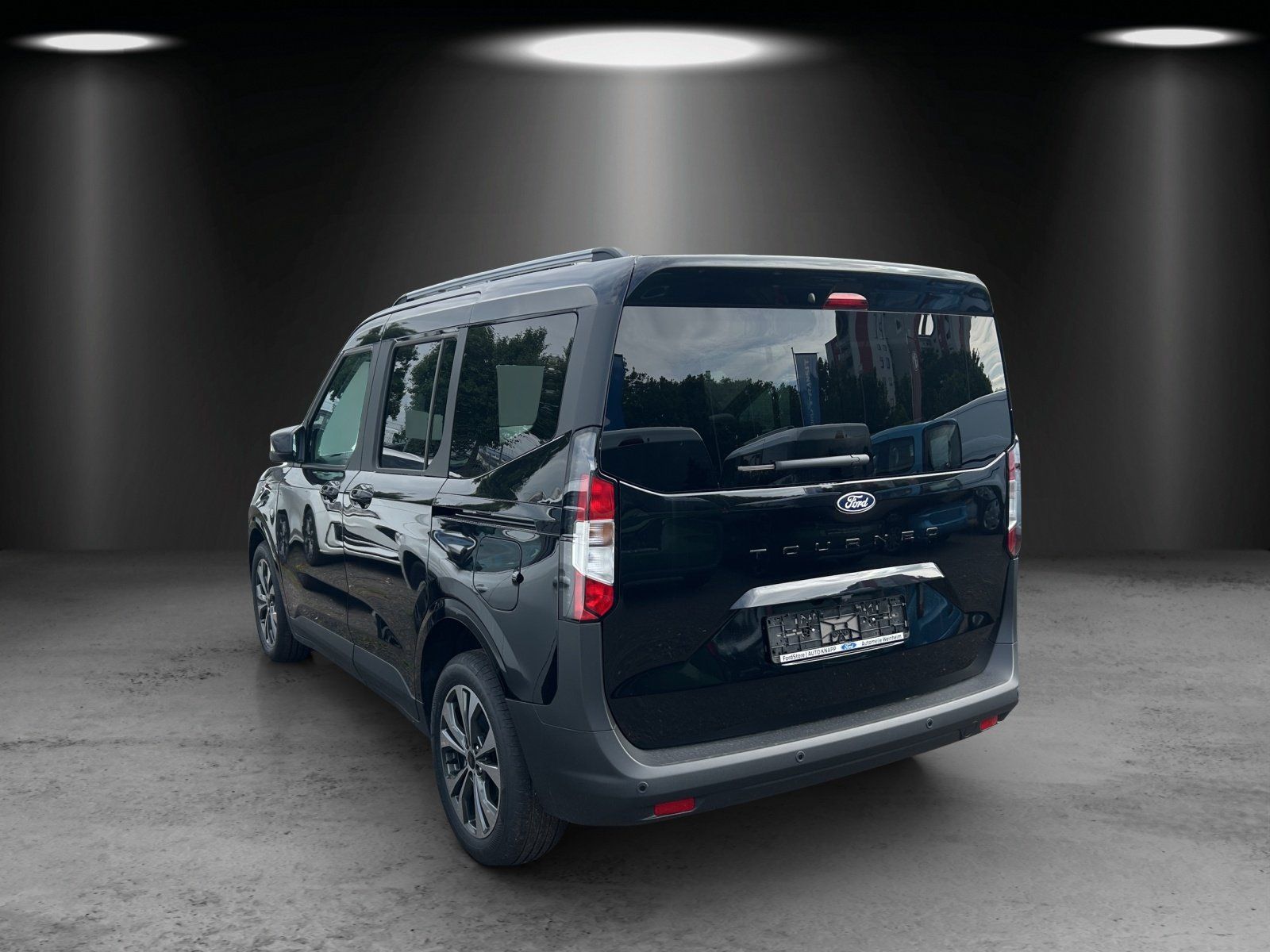 Fahrzeugabbildung Ford Tourneo Courier 1,0 Ecoboost Titanium
