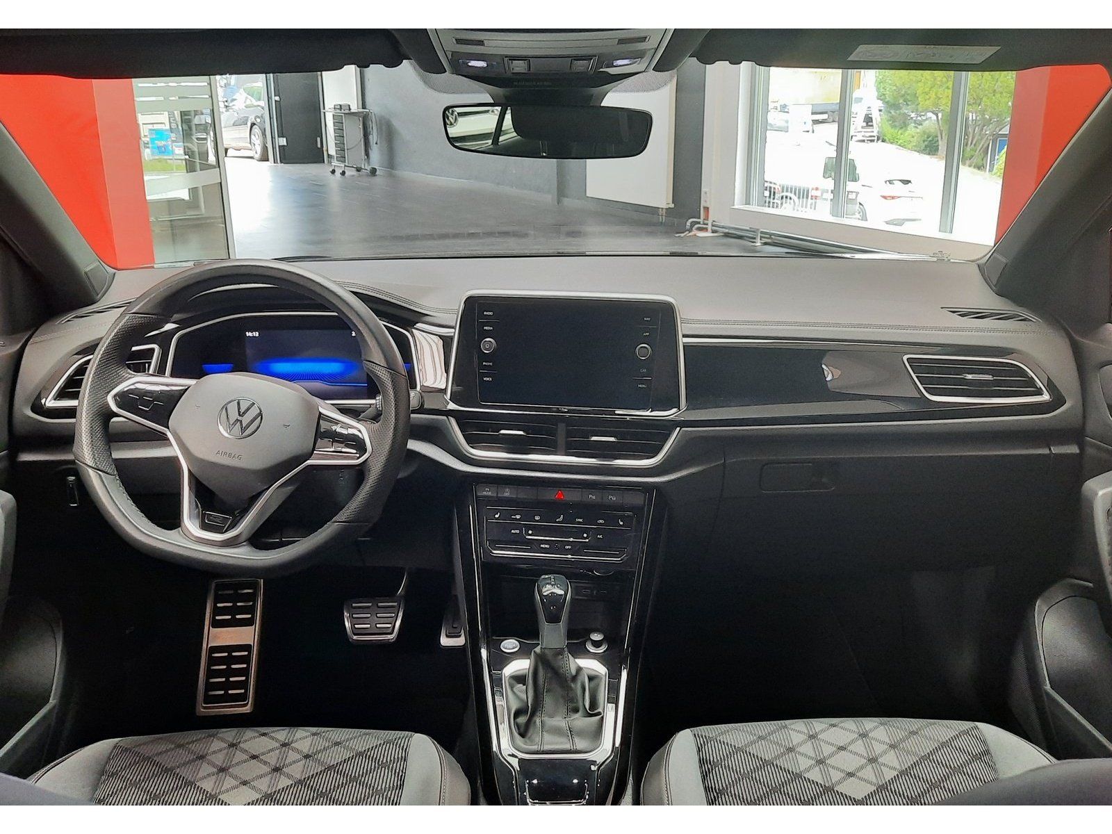 Fahrzeugabbildung Volkswagen T-Roc R-Line TSI DSG *AHK*Cam*Navi*LED*PDC*ACC*