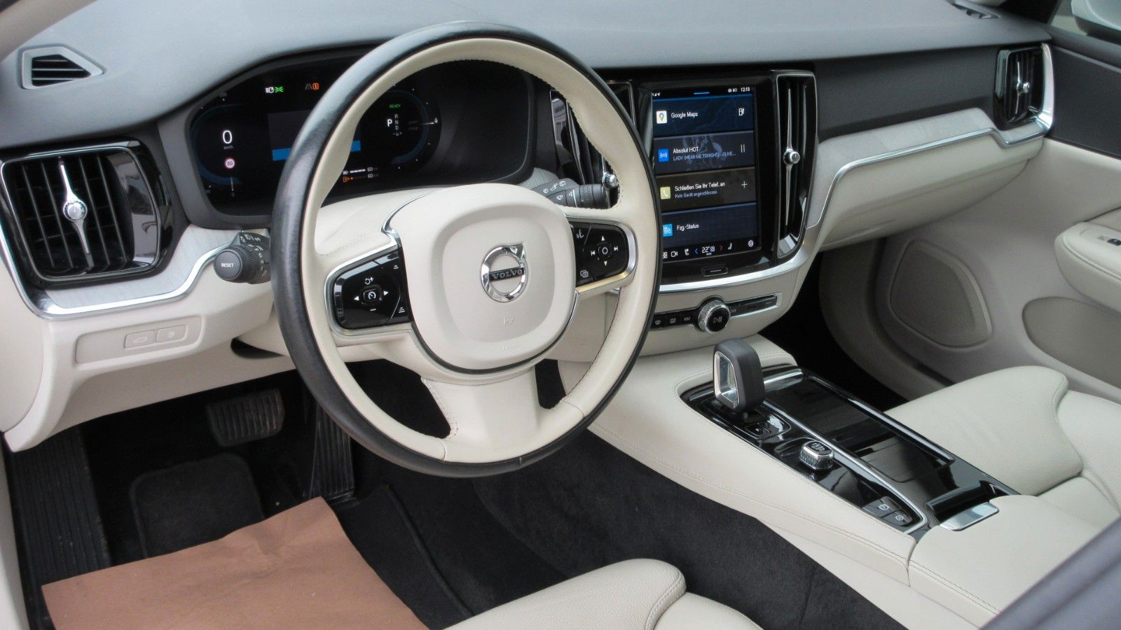 Fahrzeugabbildung Volvo V60 T8 Plus Bright | AHK |