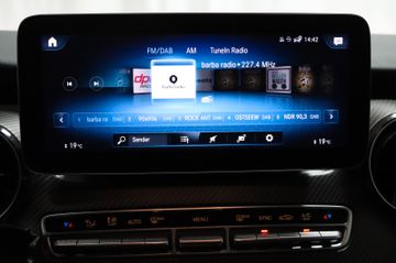 Mercedes-Benz V 300 Edition lang AMG Line Pano AHK Airmatic