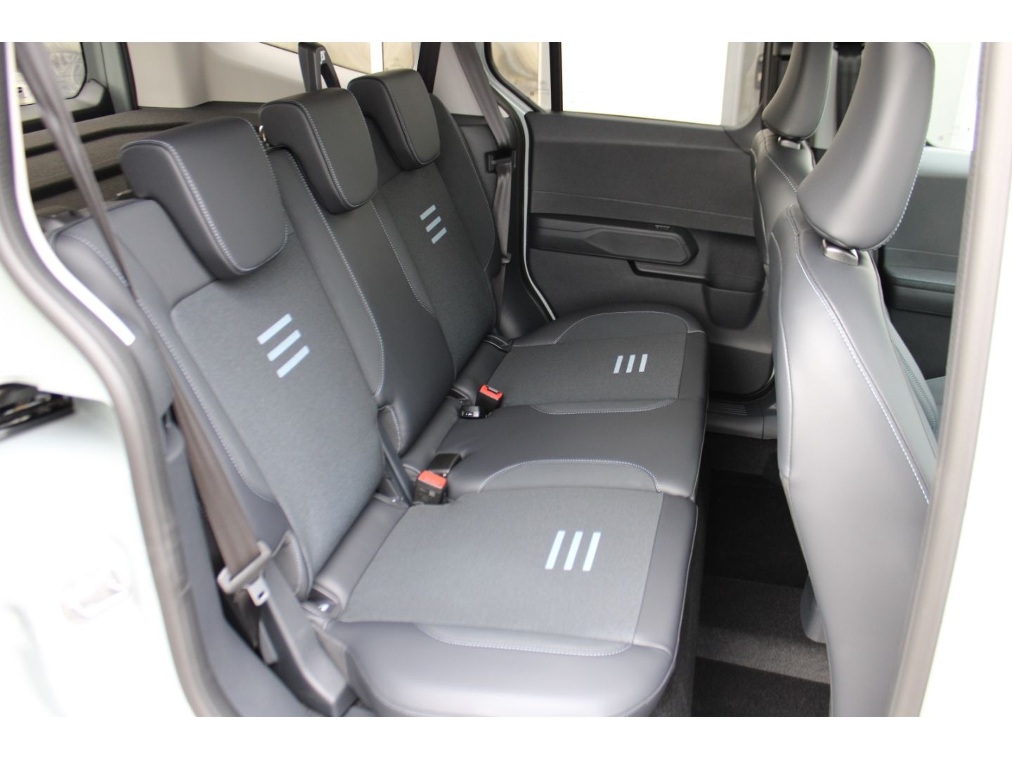 Fahrzeugabbildung Ford Tourneo Courier Active1,0 EcoBoost ACC Navi TWA