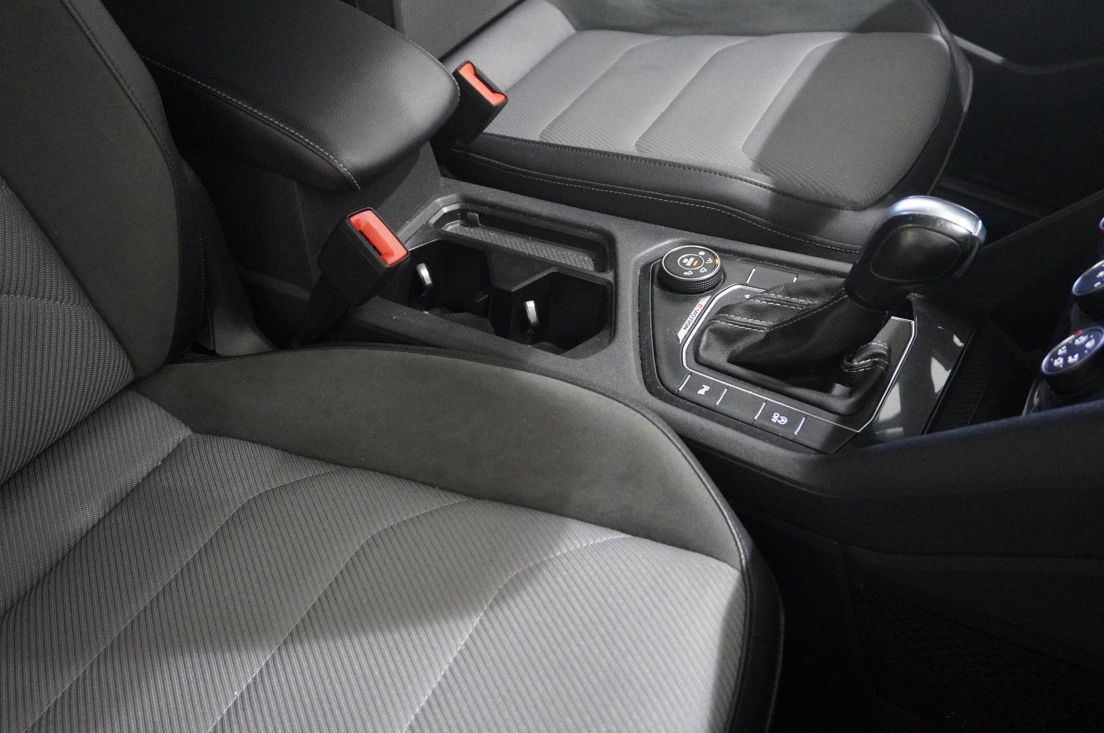 Fahrzeugabbildung Volkswagen Tiguan Allspace 2.0D R-LINE 4M NAVI/SH/SPORT/AHK