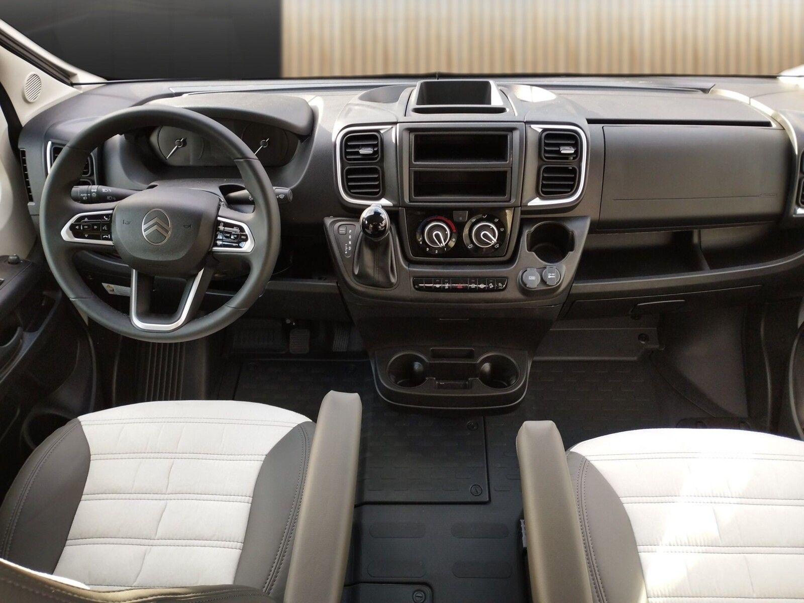 Fahrzeugabbildung Sunlight Adventure Cliff 602 Automatik, Dörr Edition, LTE