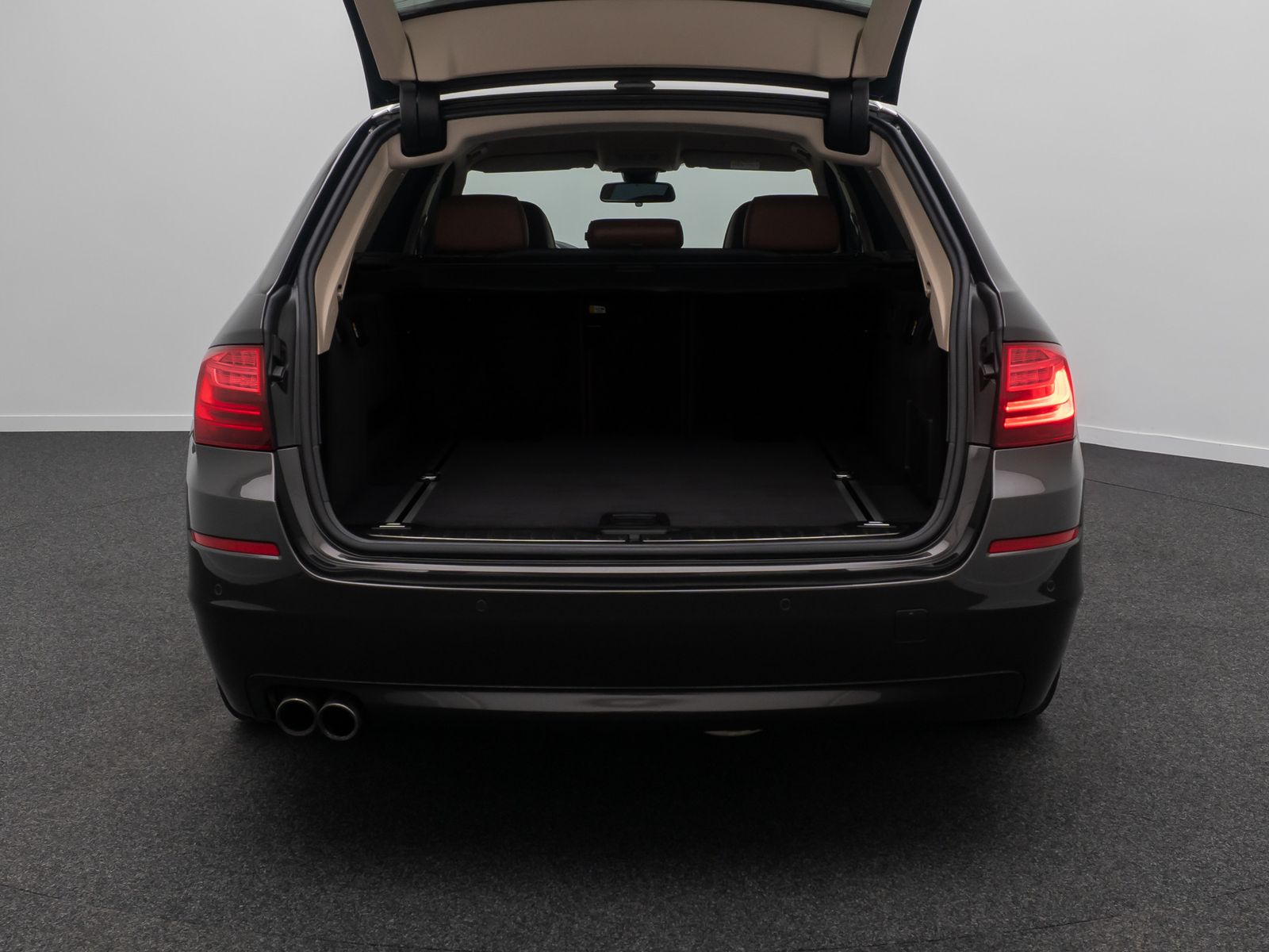 Fahrzeugabbildung BMW 520d HUD Alarm Komfortsitze SoftClose AHK Sport