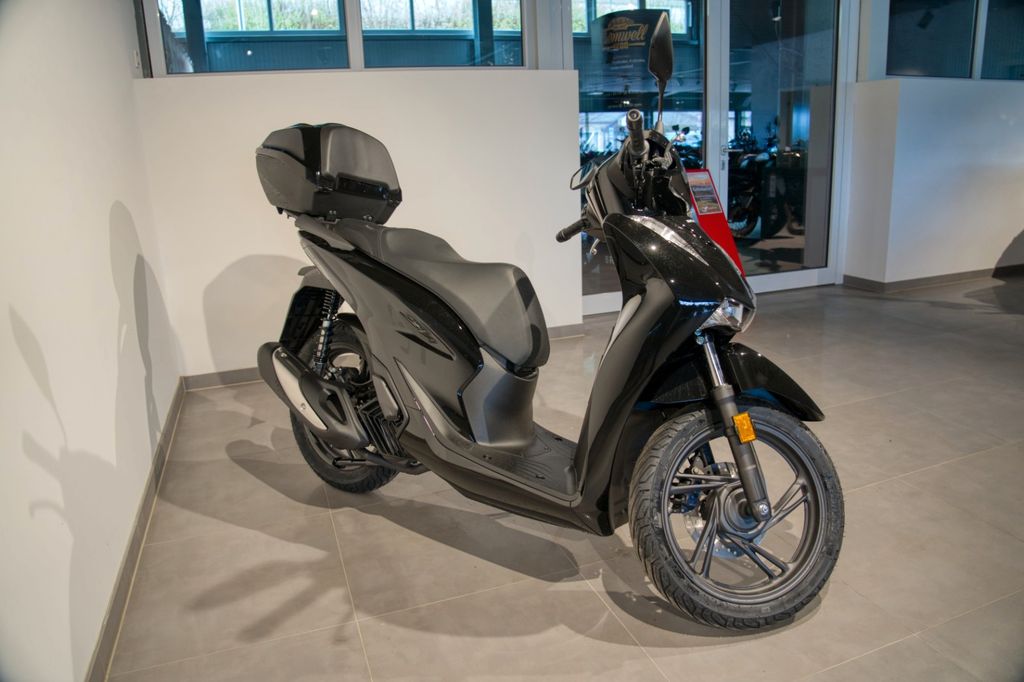 Sonnder Brandneue Honda 125 Roller Fahrspas Auf Zwei Radern