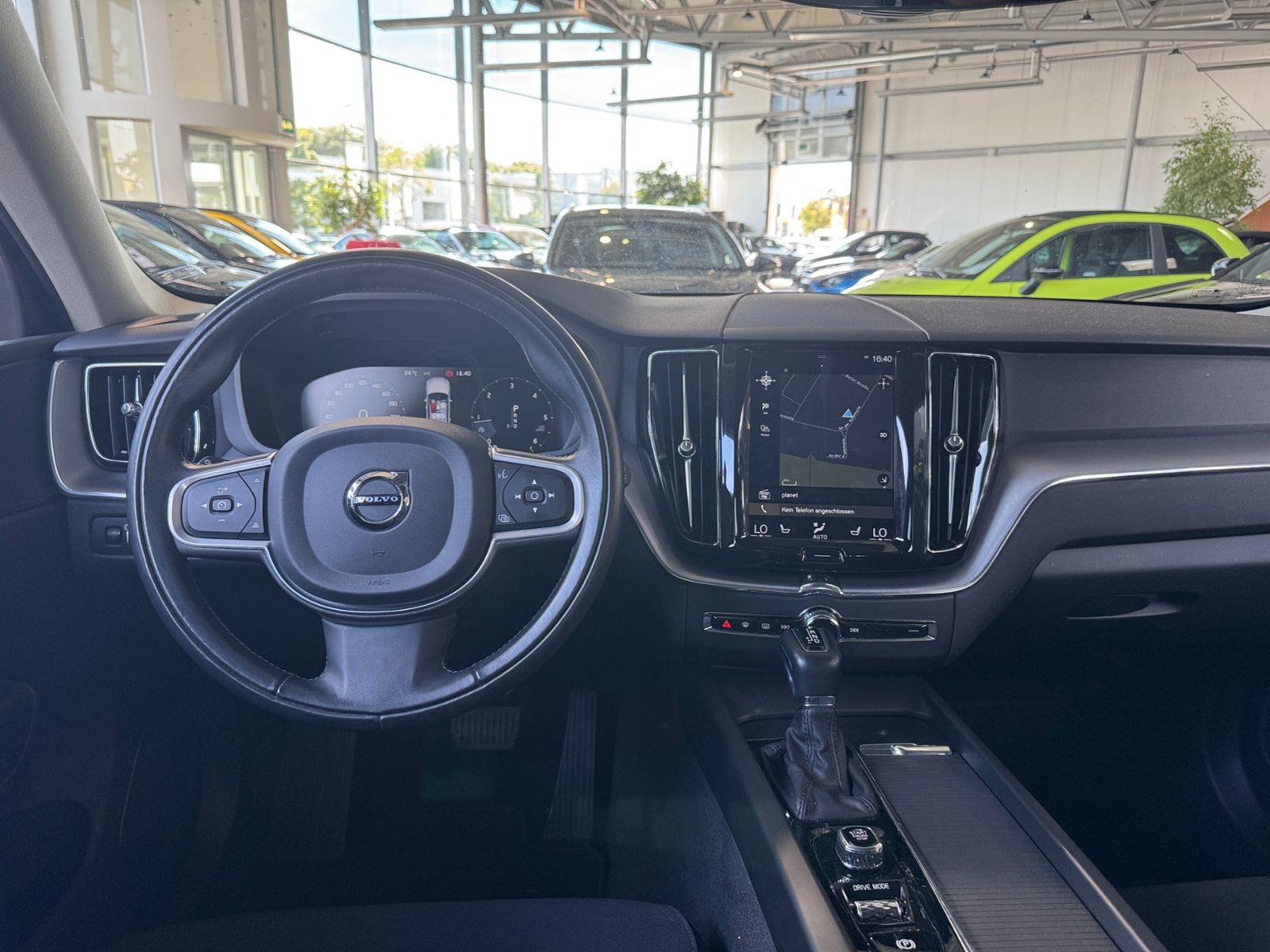 Fahrzeugabbildung Volvo XC60 Momentum Pro 2WD LED NAV DAB RFK SHZ ALU
