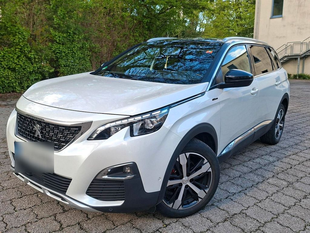 Image of Peugeot e-5008