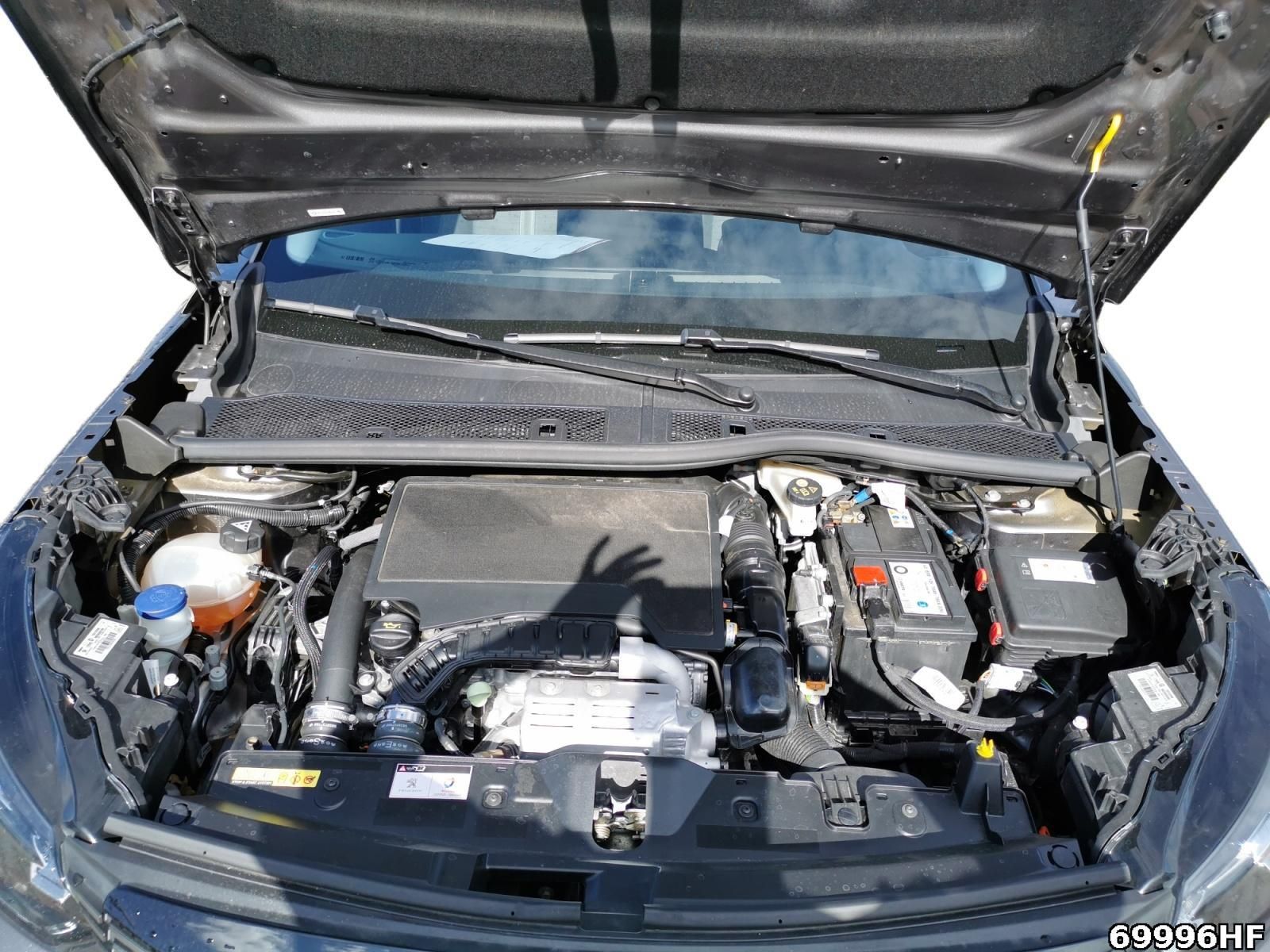 Fahrzeugabbildung Peugeot 2008 Allure Pack 1.2 PureTech 96kW *NAVI*KAMERA