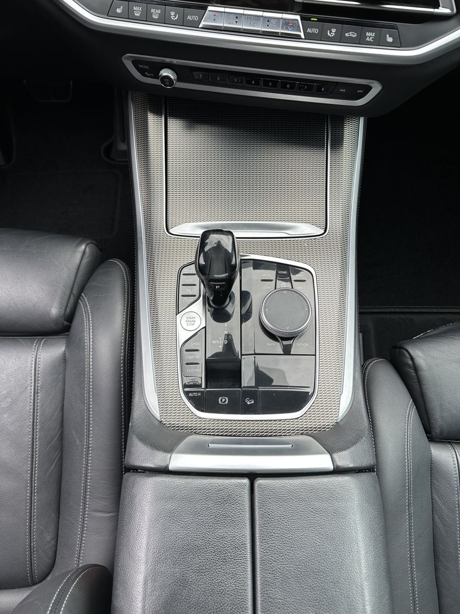 Fahrzeugabbildung BMW X5 xDrive30d M-Sport NAV+LED+AHK+HEAD-UP+21ZO+PP