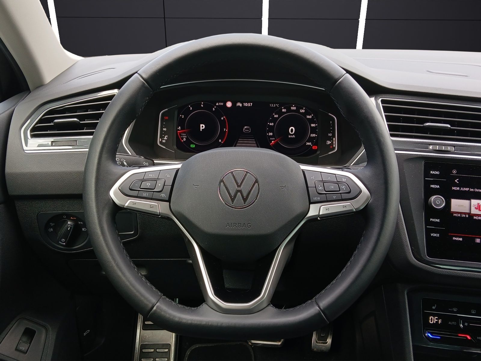 Fahrzeugabbildung Volkswagen Tiguan TSI Elegance DSG Matrix AHK Navi AID ACC