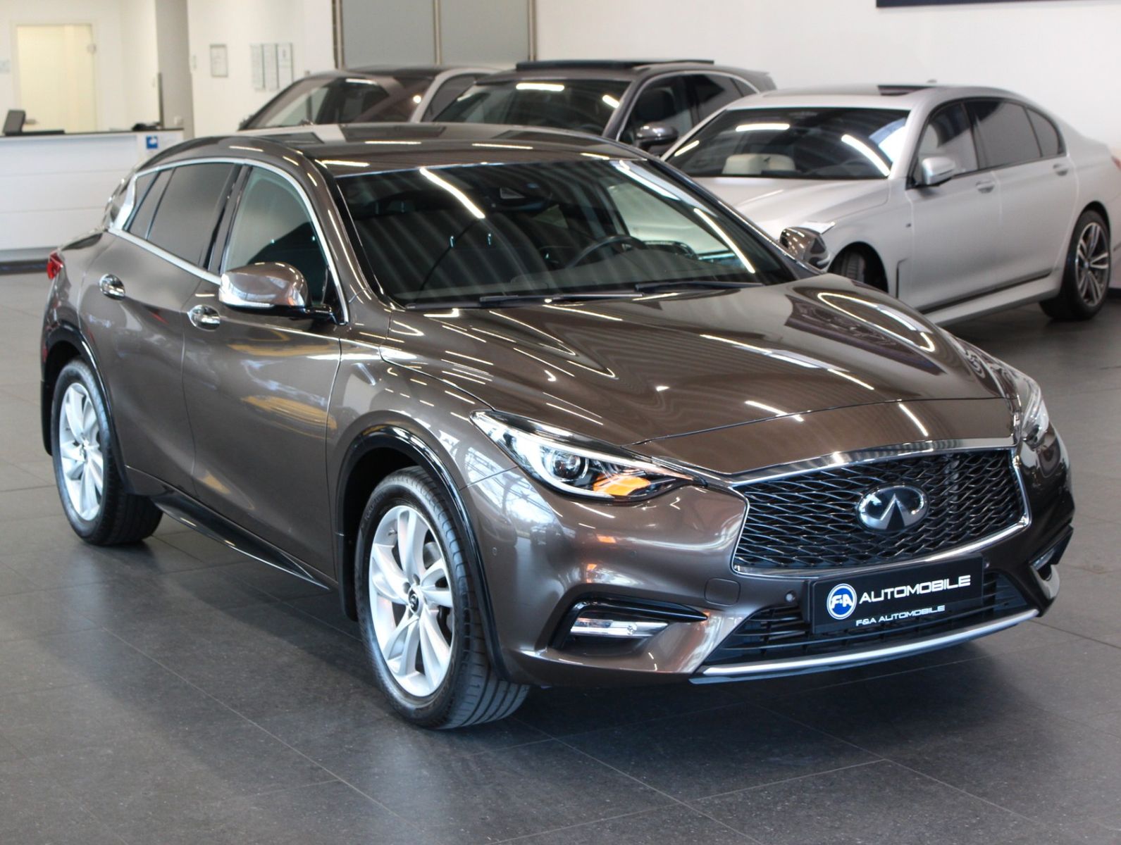Fahrzeugabbildung Infiniti Q30 1.6 Premium 2. Hand*Navi*Kamera