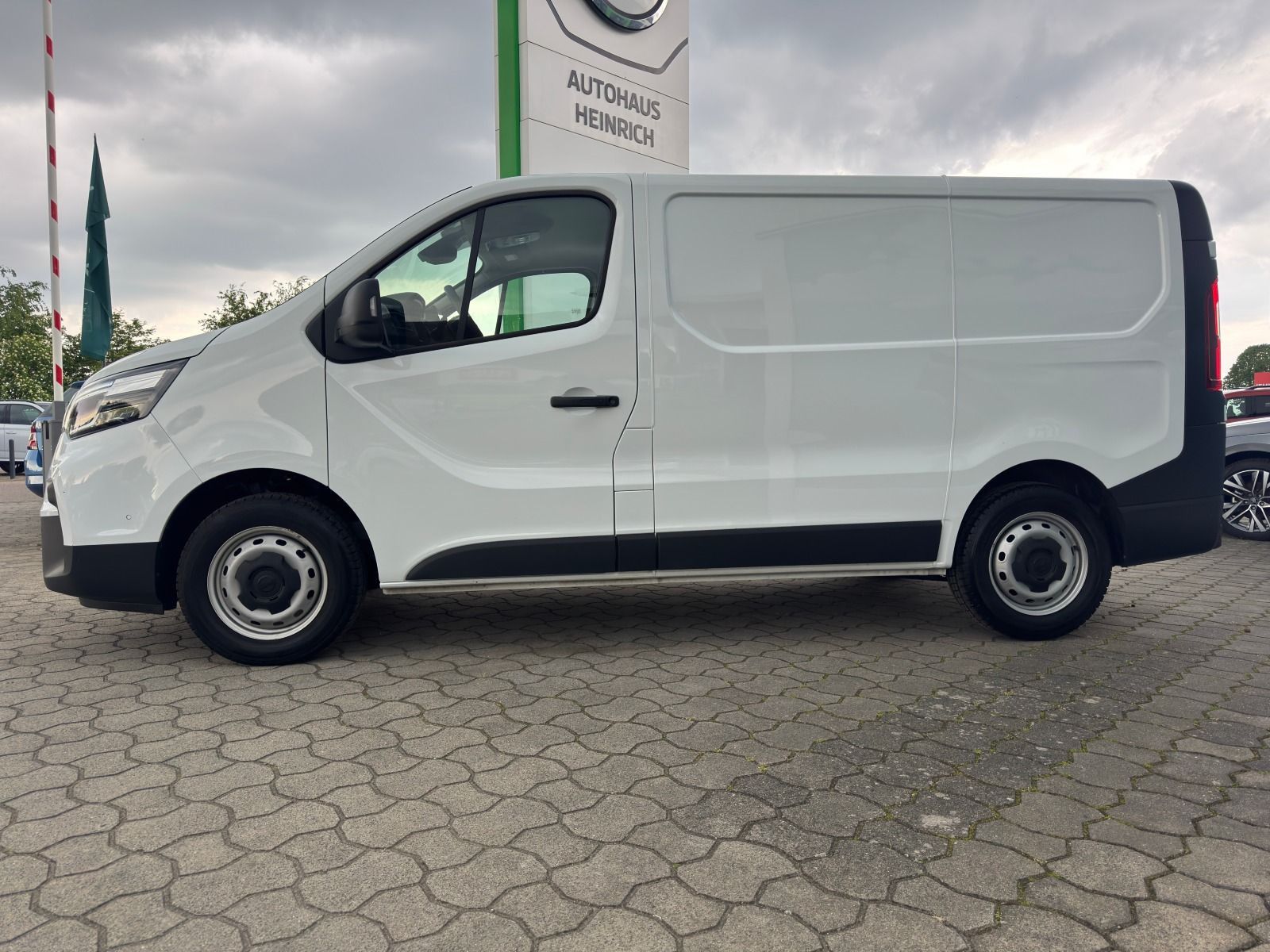 Fahrzeugabbildung Nissan Primastar 3,0t dCI 130 L1H1 N-Connecta*RFK*AHK