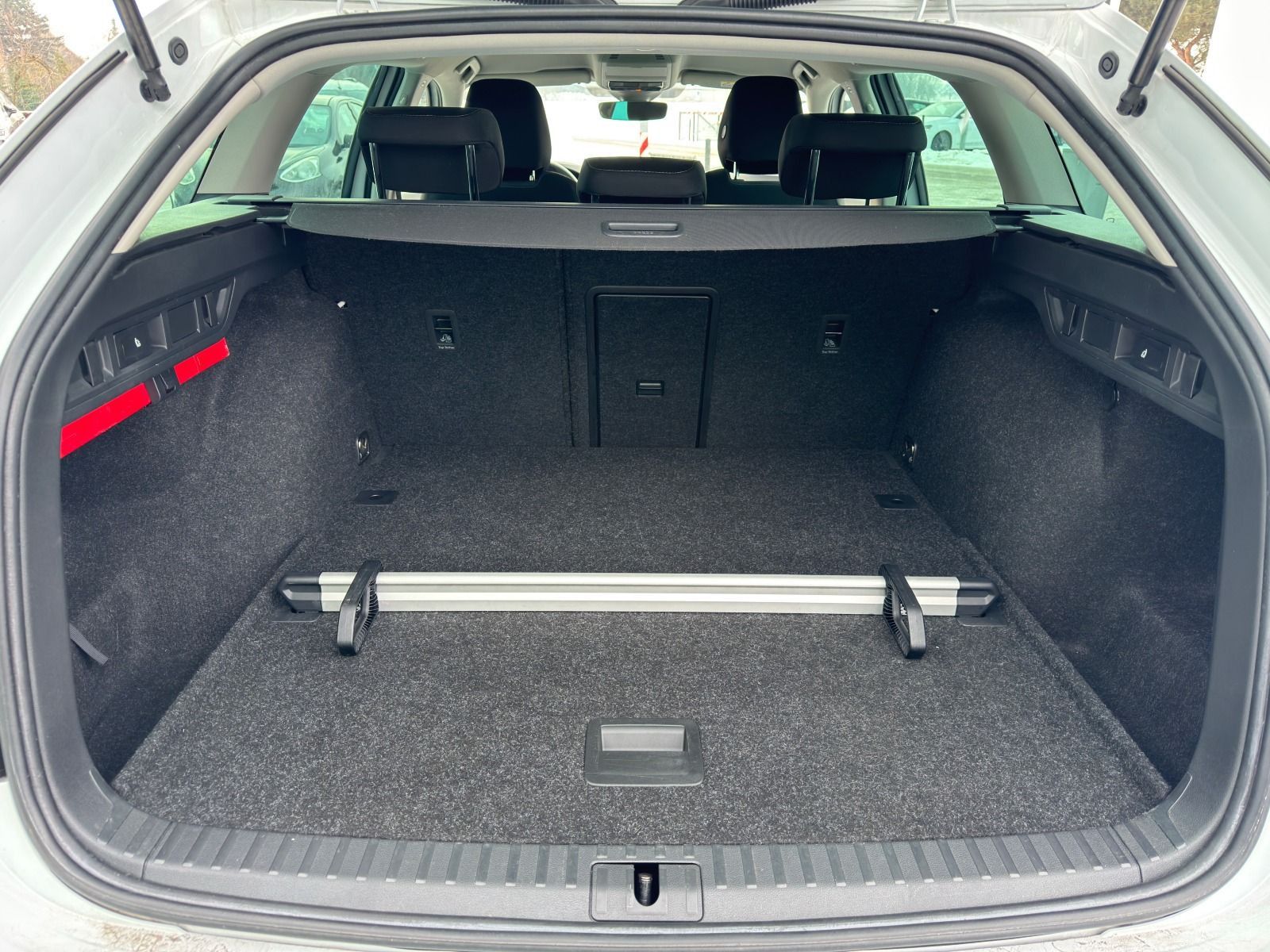 Fahrzeugabbildung SKODA Octavia Combi 2.0 TDI 6-Gang*LED*Head-Up*NAVI*Si