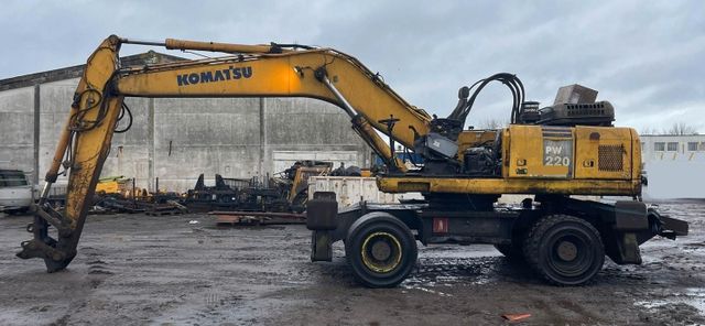 Komatsu PW220 *Bj2010/7000h/Klima/Sw/ZSA/Stützbeine*