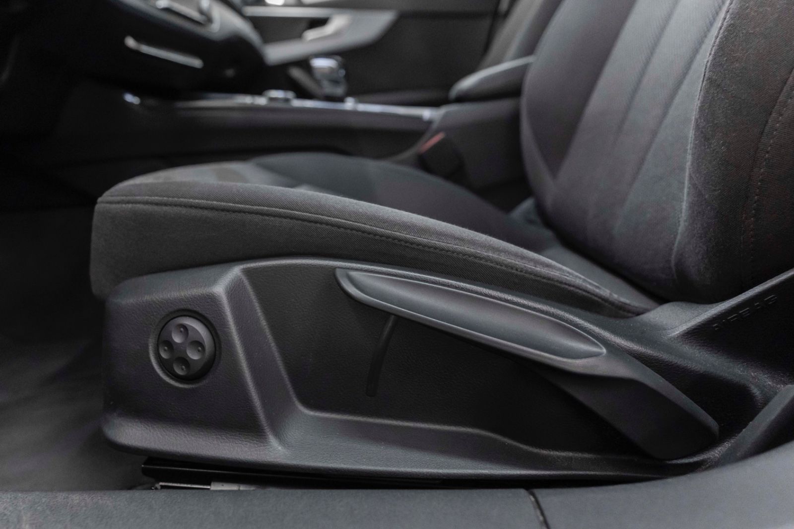 Fahrzeugabbildung Audi A4 Avant Quattro H&K ACC TOTW SHZ PDC NAV