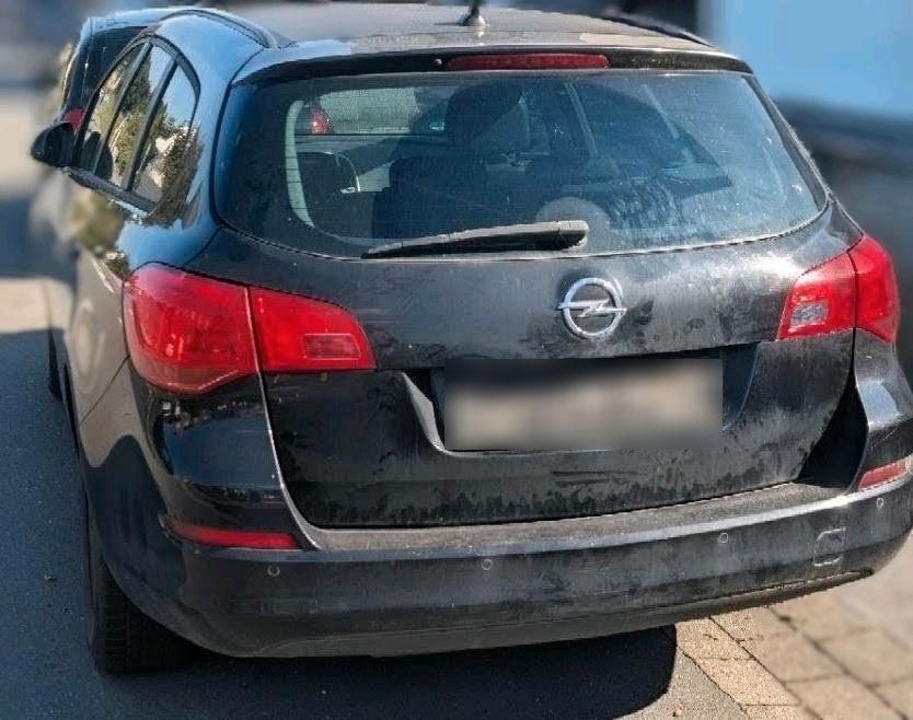 Opel Astra 2011 — photo 7