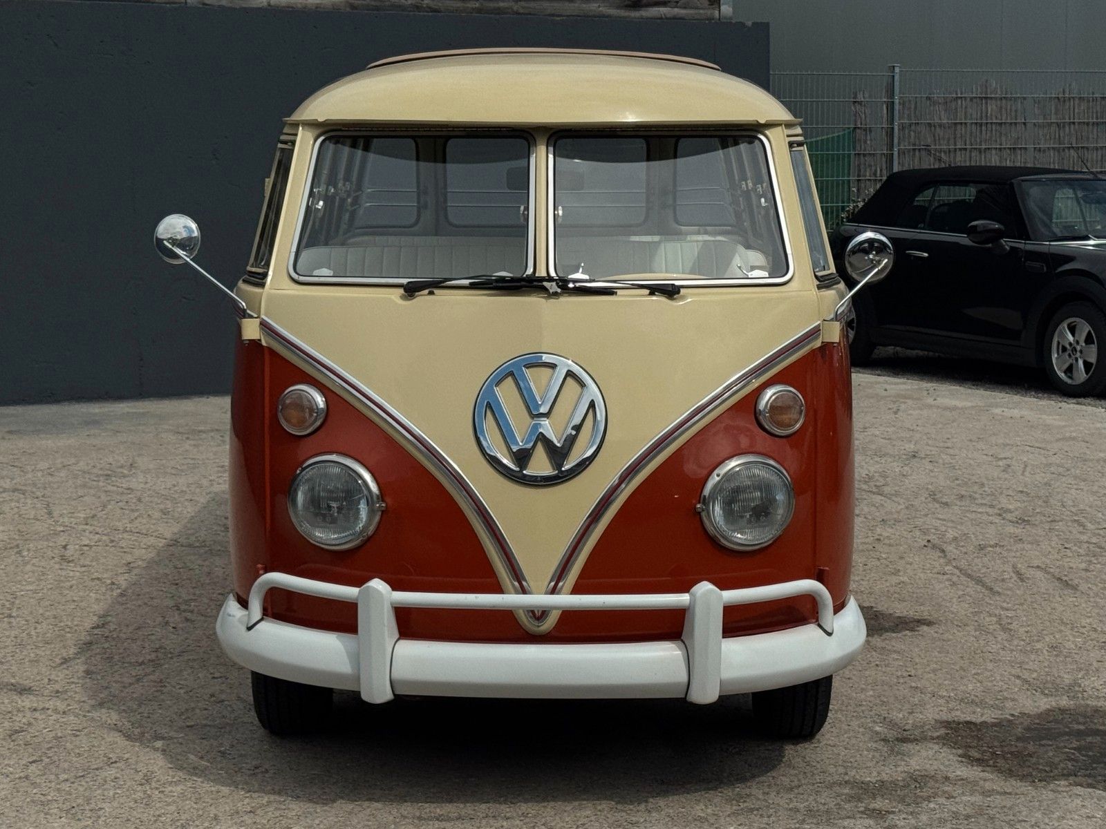 Fahrzeugabbildung Volkswagen T1 Samba 9-Sitzer Faltdach mit Panoramafenstern