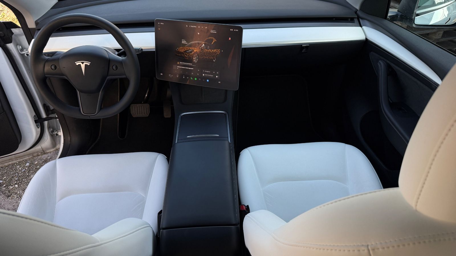 Tesla Model Y Standard Range Hinterradantrieb RWD foto 2
