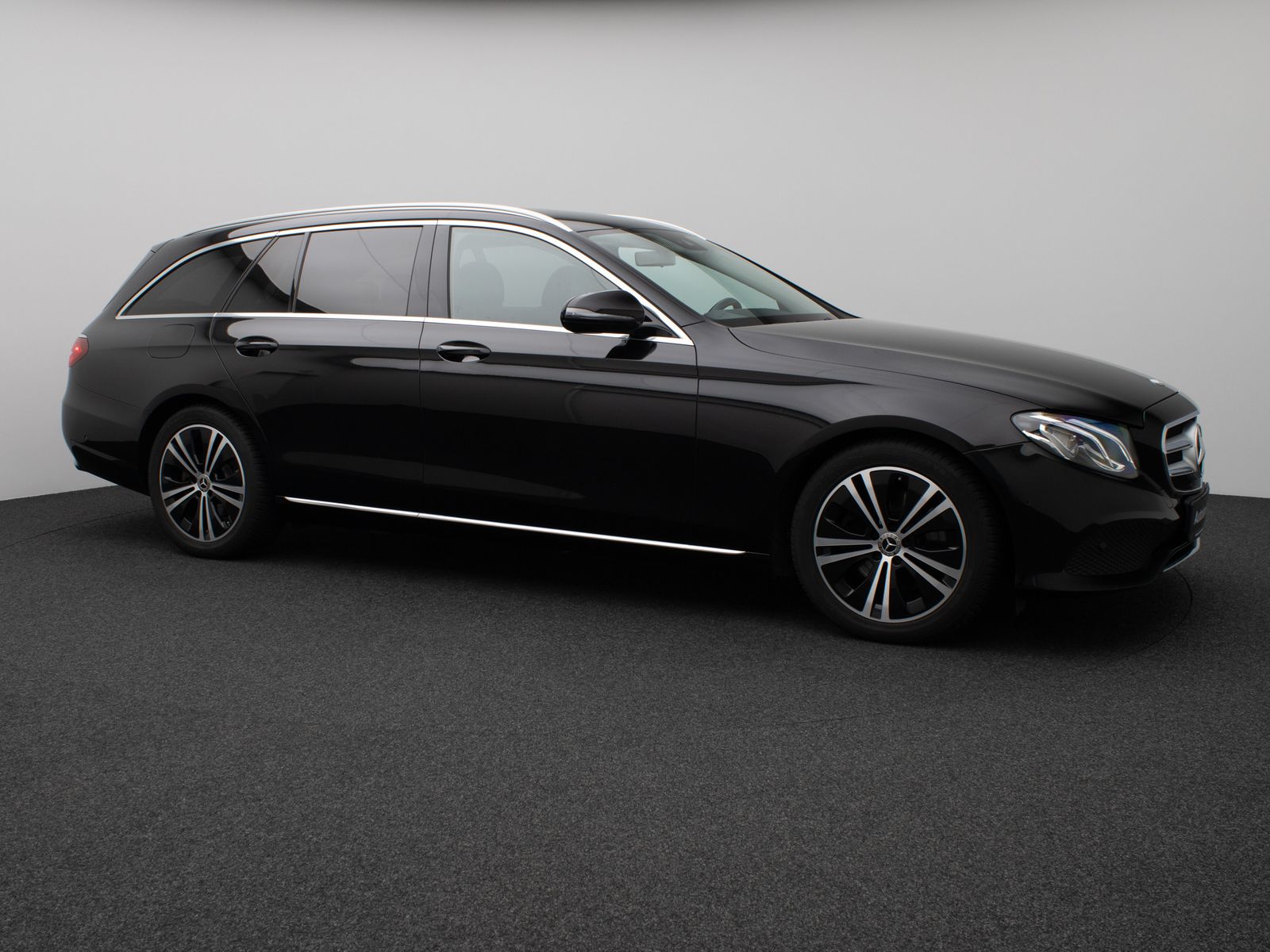 Fahrzeugabbildung Mercedes-Benz E 220d T-Modell Avantgarde Kamera AHK Tempomat