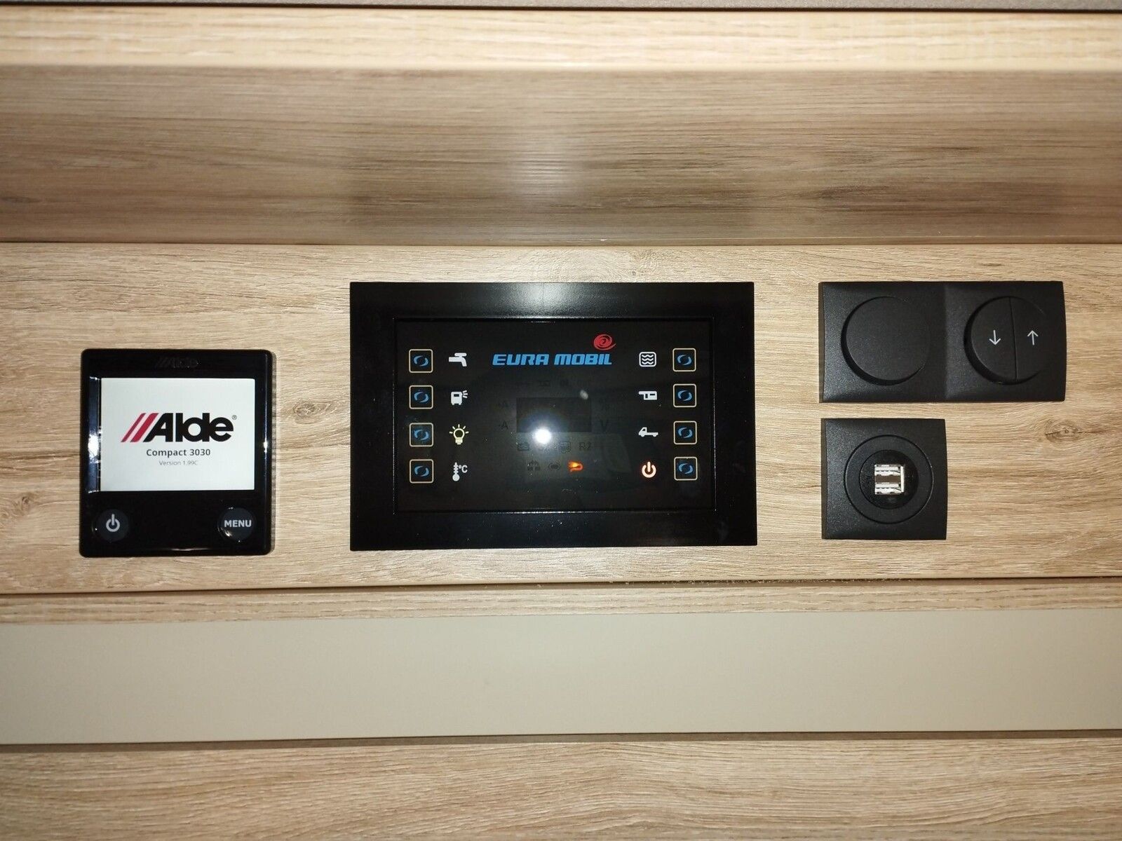 Fahrzeugabbildung Eura Mobil Integra Line IL 720 EF SAT, SOLAR, LUFTFEDERUNG