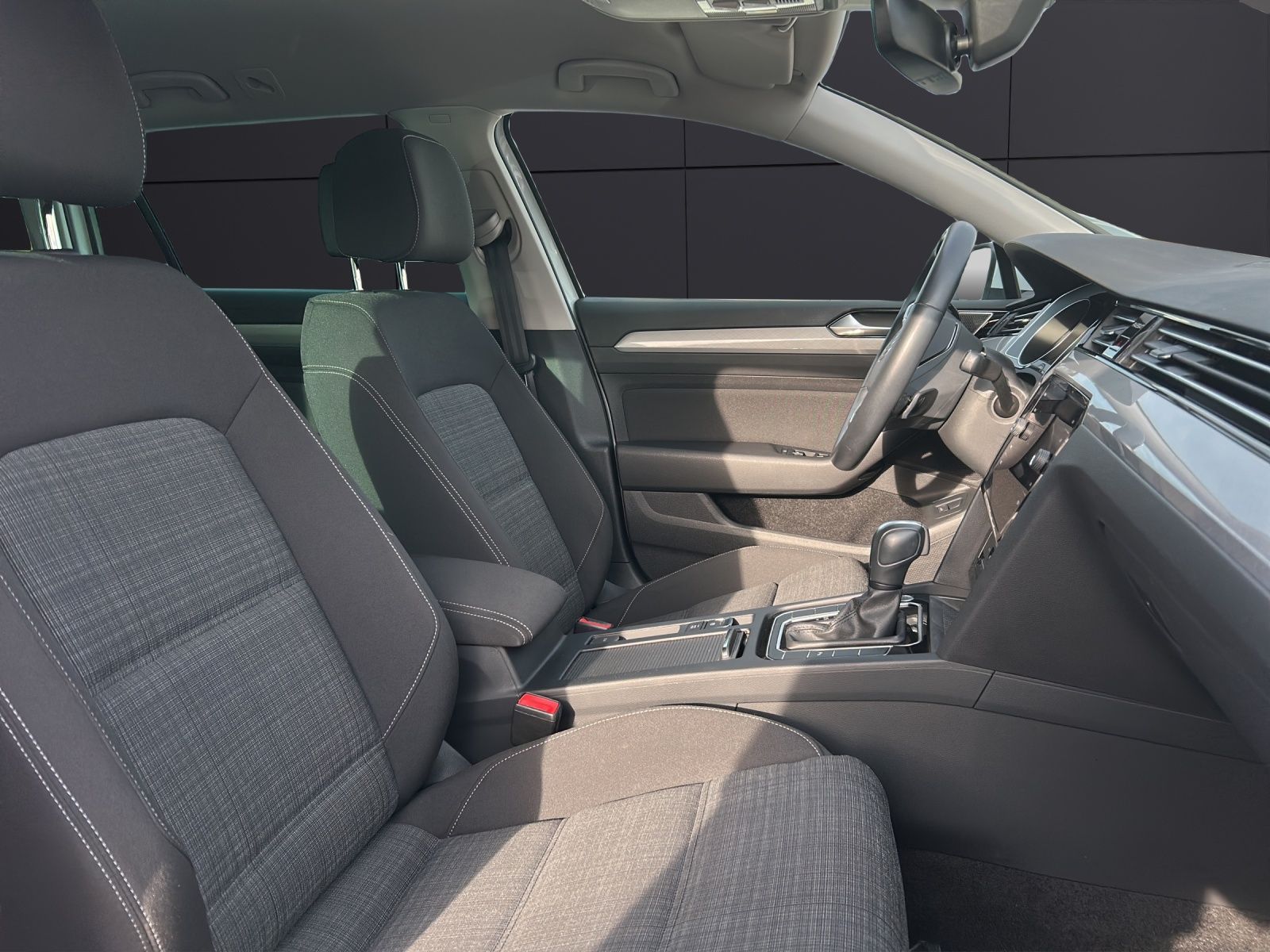 Fahrzeugabbildung Volkswagen Passat Variant Business TDI DSG LED ACC SHZ Rear