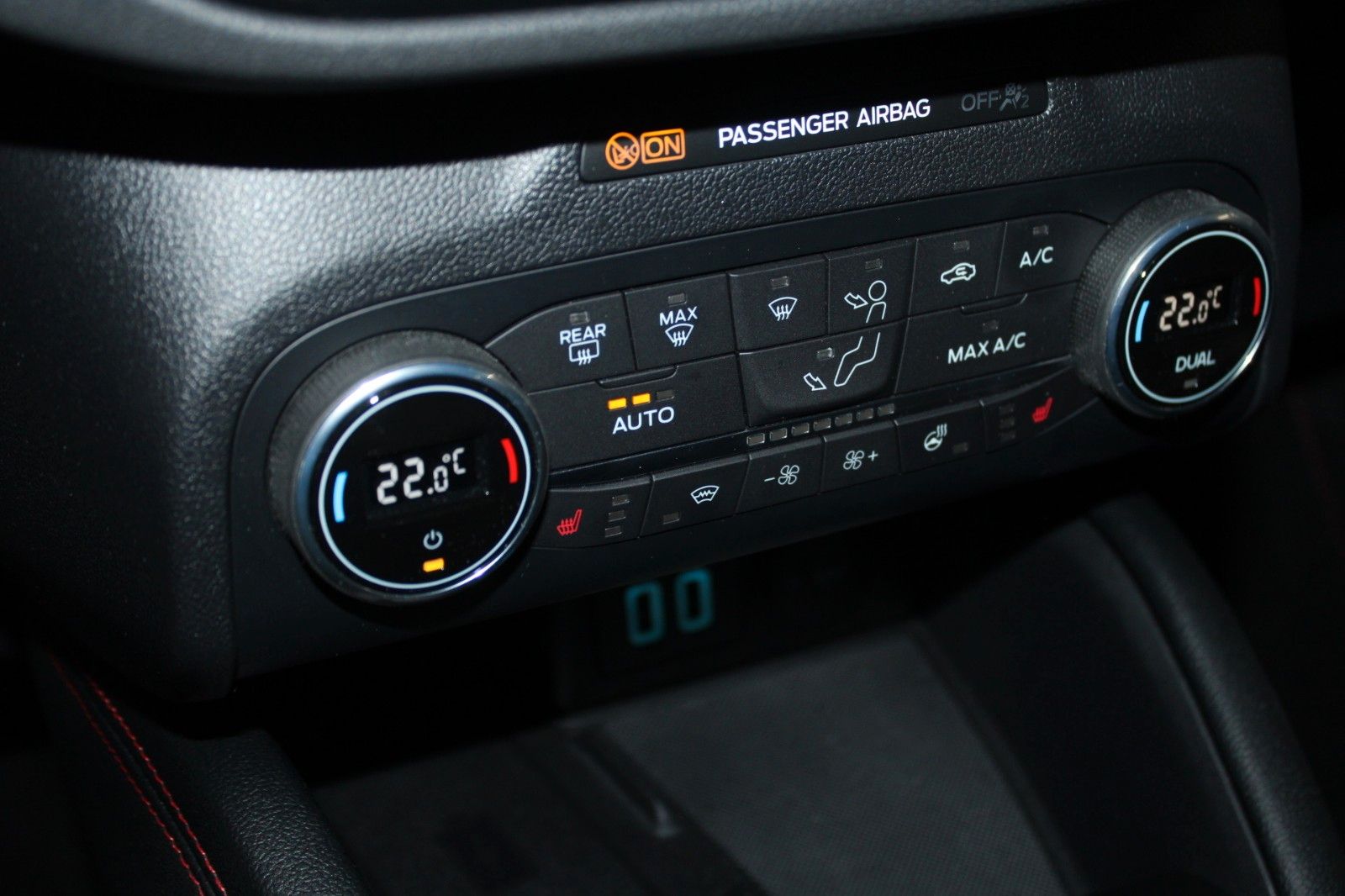 Fahrzeugabbildung Ford Kuga PHEV ST-Line NAVI DAB CAM WinterPaket