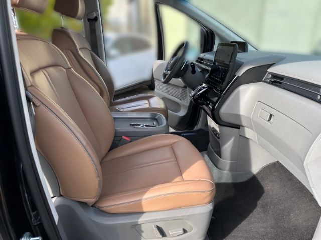 Fahrzeugabbildung Hyundai STARIA Signature 4WD 7-Sitzer Navi AHK Leder Dig