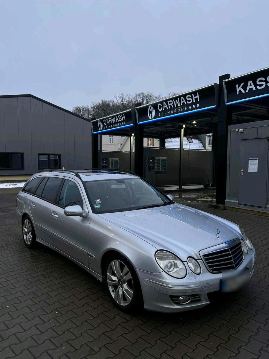Mercedes-Benz E280 2007 — rear view