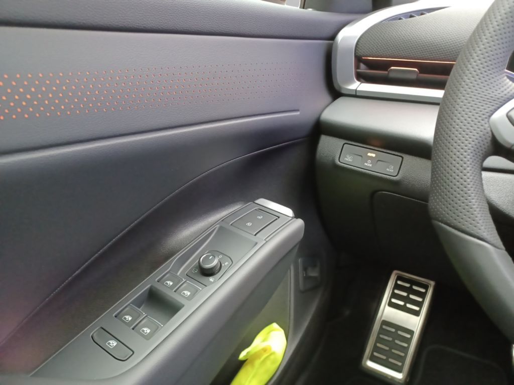 Fahrzeugabbildung Volkswagen T-Roc 1.5 eTSI DSG R-Line Black Style, AHZV uvm.